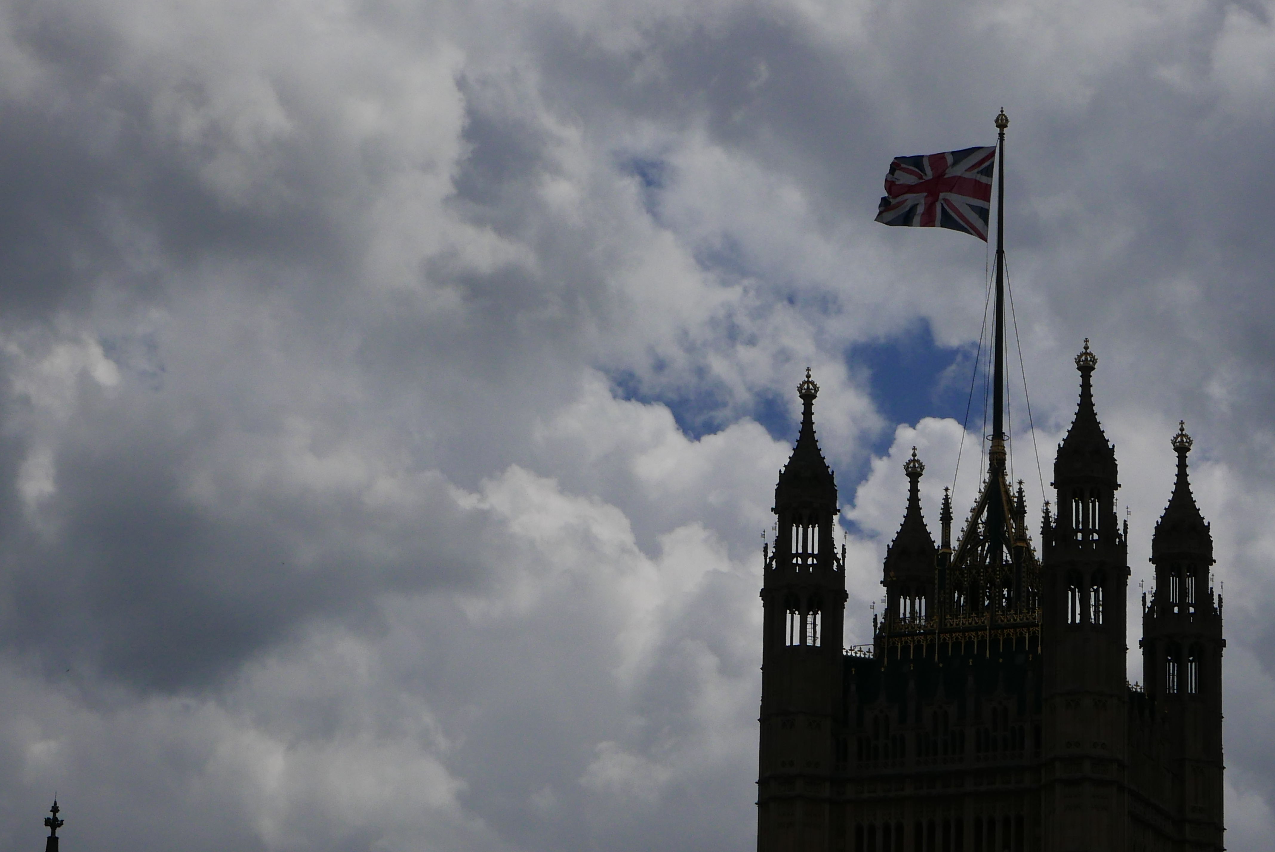 Parlia pic dark flag right P1040219